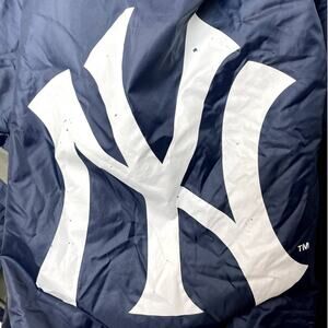Yankees Coleman Insulated Poncho Travel Blanket